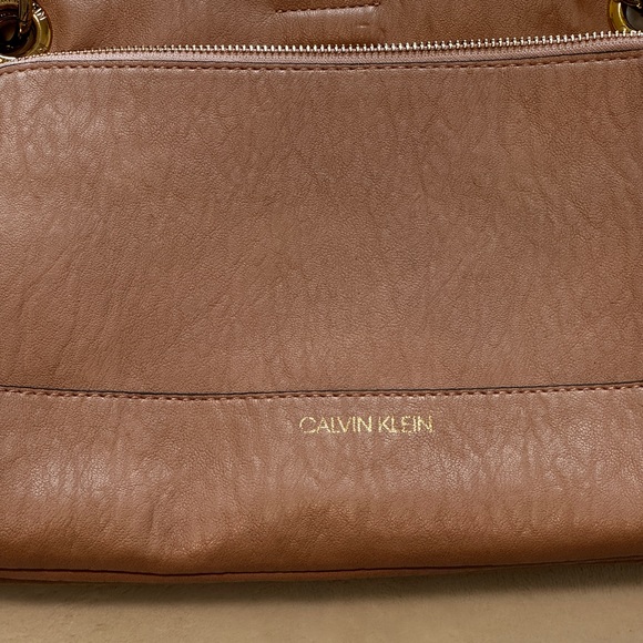 Calvin Klein Sonoma Crossbody Bag – Blush Pink – Gold Hardware – Very Good - Picture 3 of 16